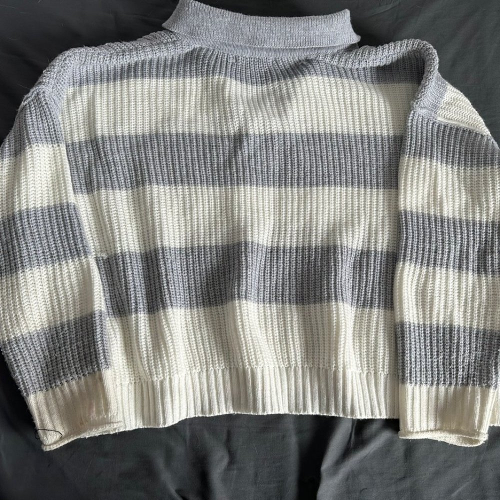 sweater - Picture 2 of 2